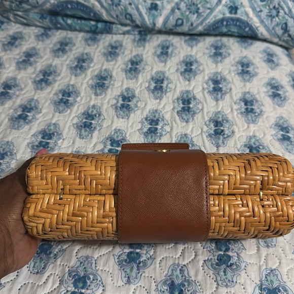 Perfect condition Pre-Loved Tory-Burch clutch - Picture 4 of 8